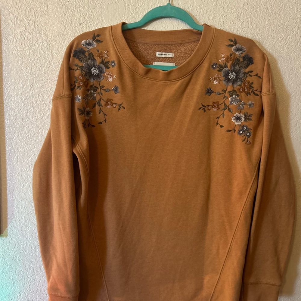 Women's AMERICAN EAGLE Embroidered Medium XS Crew Top Floral Sweatshirt